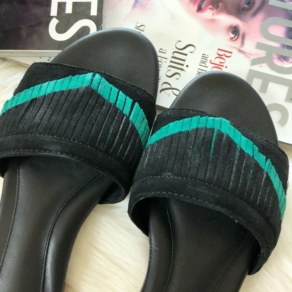 UGG Fringe Thong Sandals - Picture 4 of 7